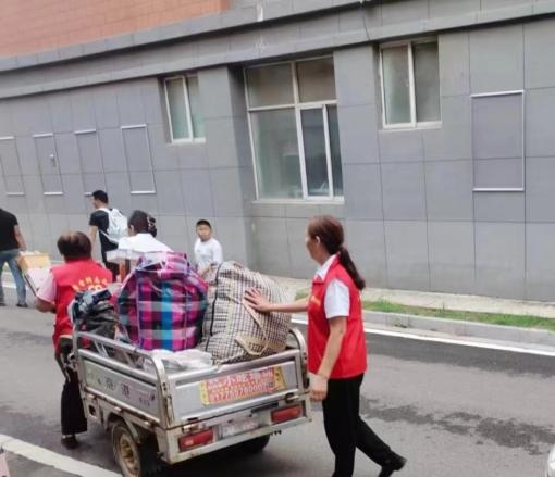 传承雷锋精神，绽放时代光芒 ——邦和物业宿马一中项目部助力学生放假