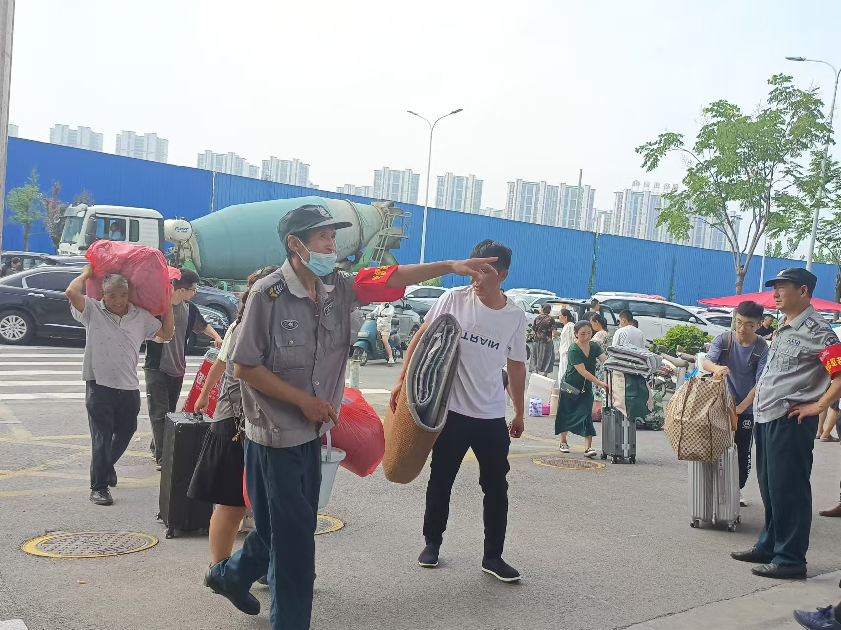 汗水浇灌希望路，笑容开启新学期 ——宿马一中项目部开学迎新季