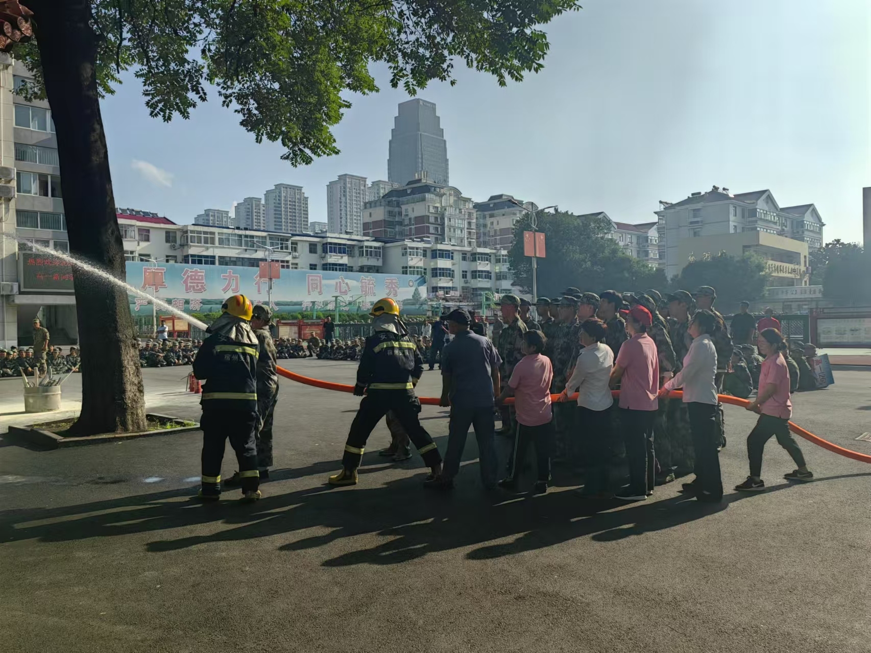 警报鸣秋晨，演练筑平安 —— 安徽邦和物业宿州三中项目部成功举办消防演练活动