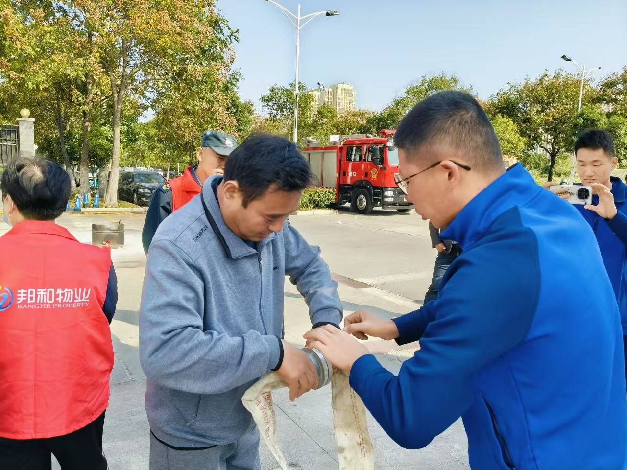 生命之上，安全保障 ——卓耕广场项目部成功举办消防演习活动   