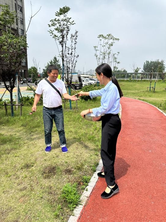 心系业主勤服务，无私奉献铸辉煌——巫海艳用热情与奉献诠释物业人的责任与担当