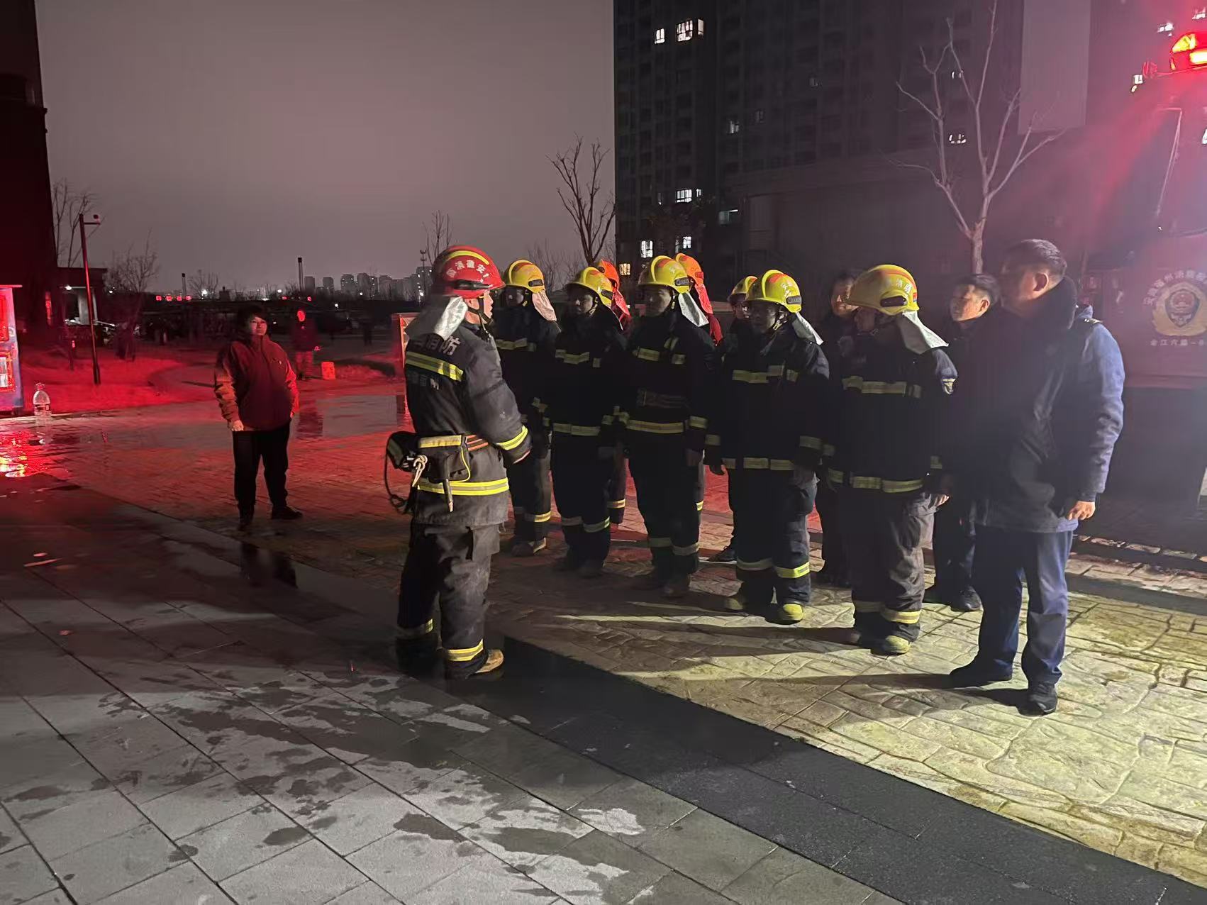 筑牢社区防火墙 共筑平安幸福家 ——七里小区消防演练活动圆满成功