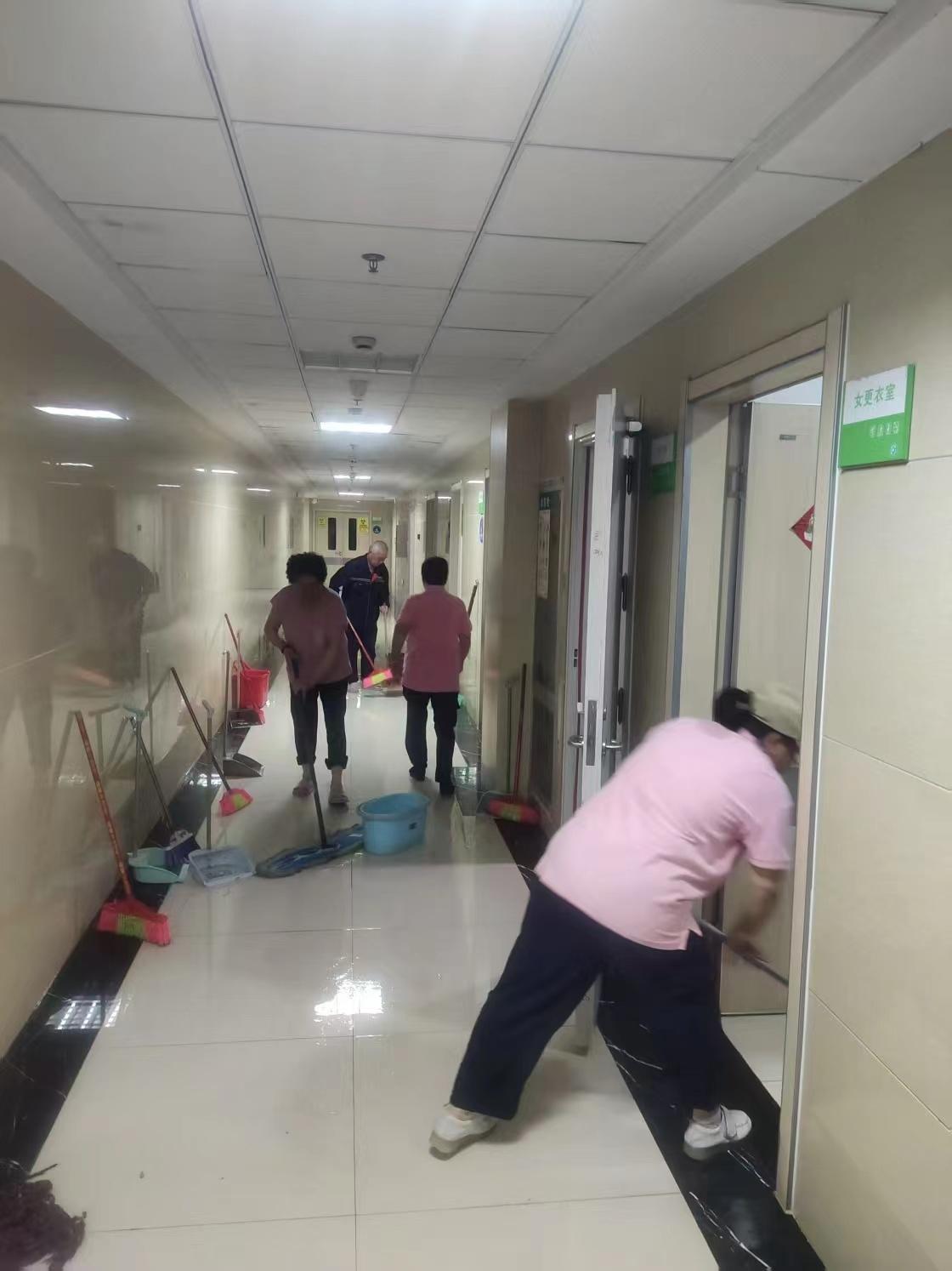 紧急驰援显担当！邦和物业矿建医院项目迅速响应检验科水管爆裂危机